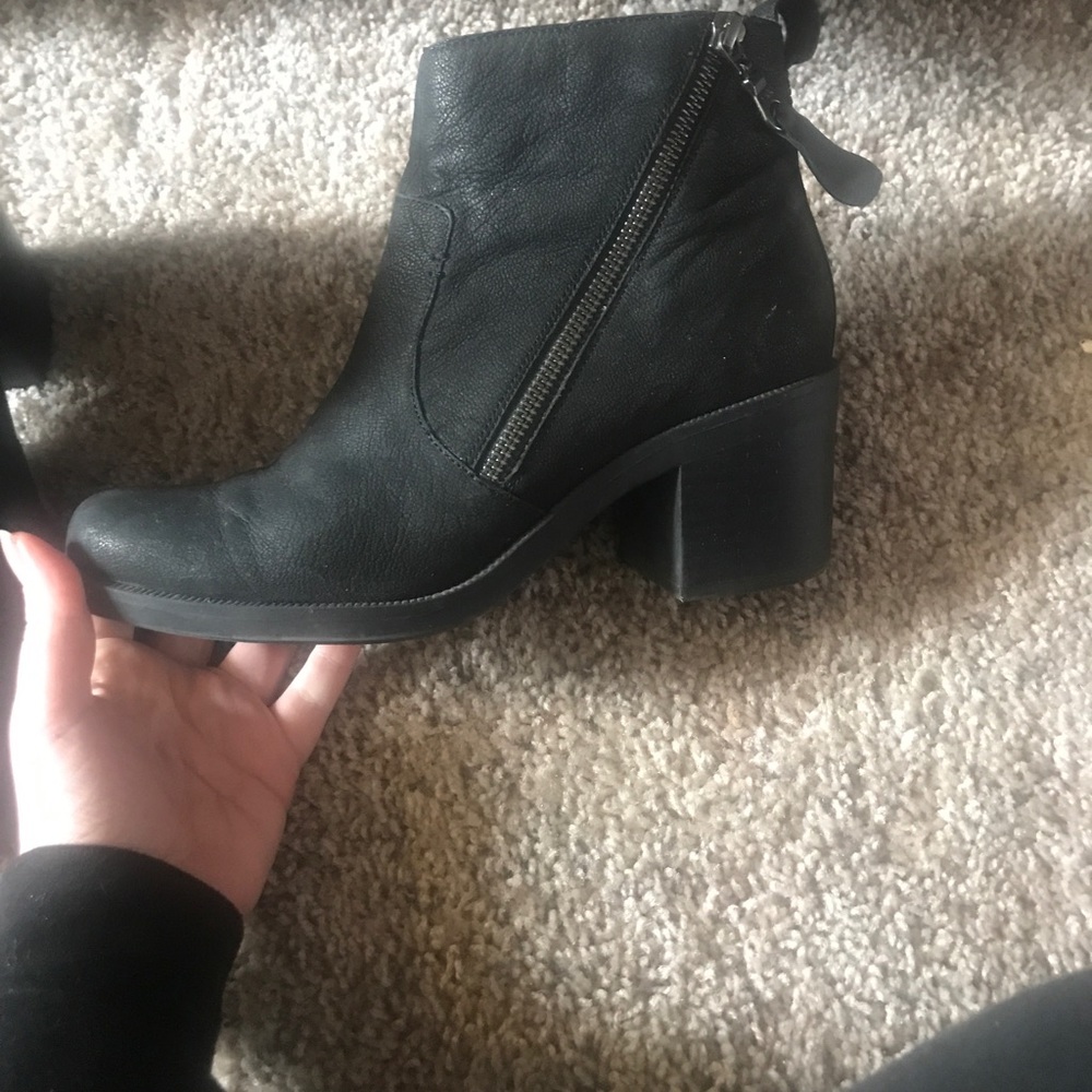 Heeled booties - Picture 2 of 3